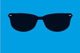 Schwarze Brille auf blauem Hintergrund
